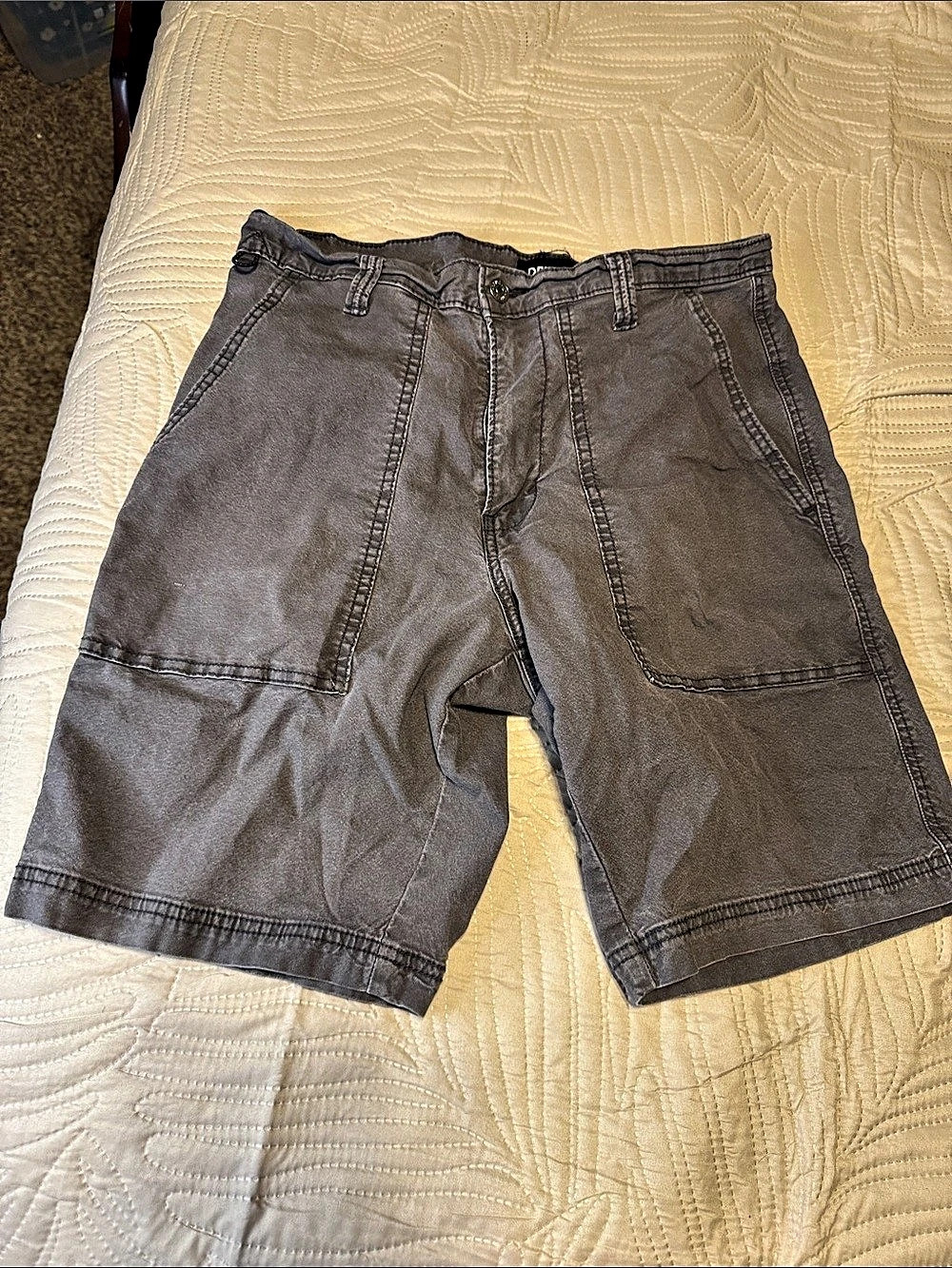 Denizen from Levi's Men's Gray Cargo Shorts Waist 32